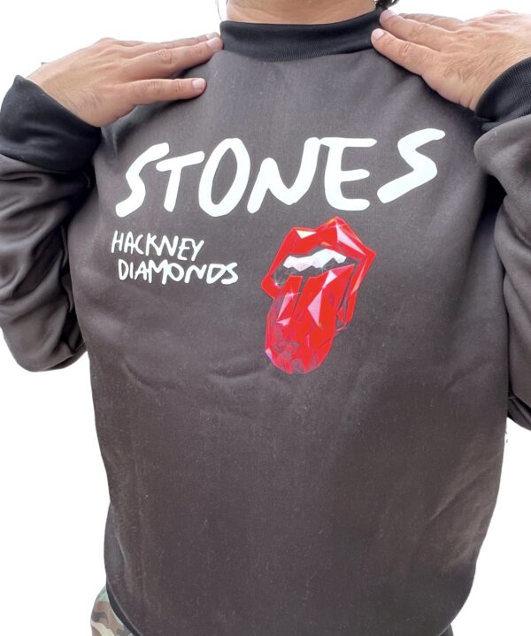 Buzo The Rolling Stones Hackney Negro en @factoryrock.ar