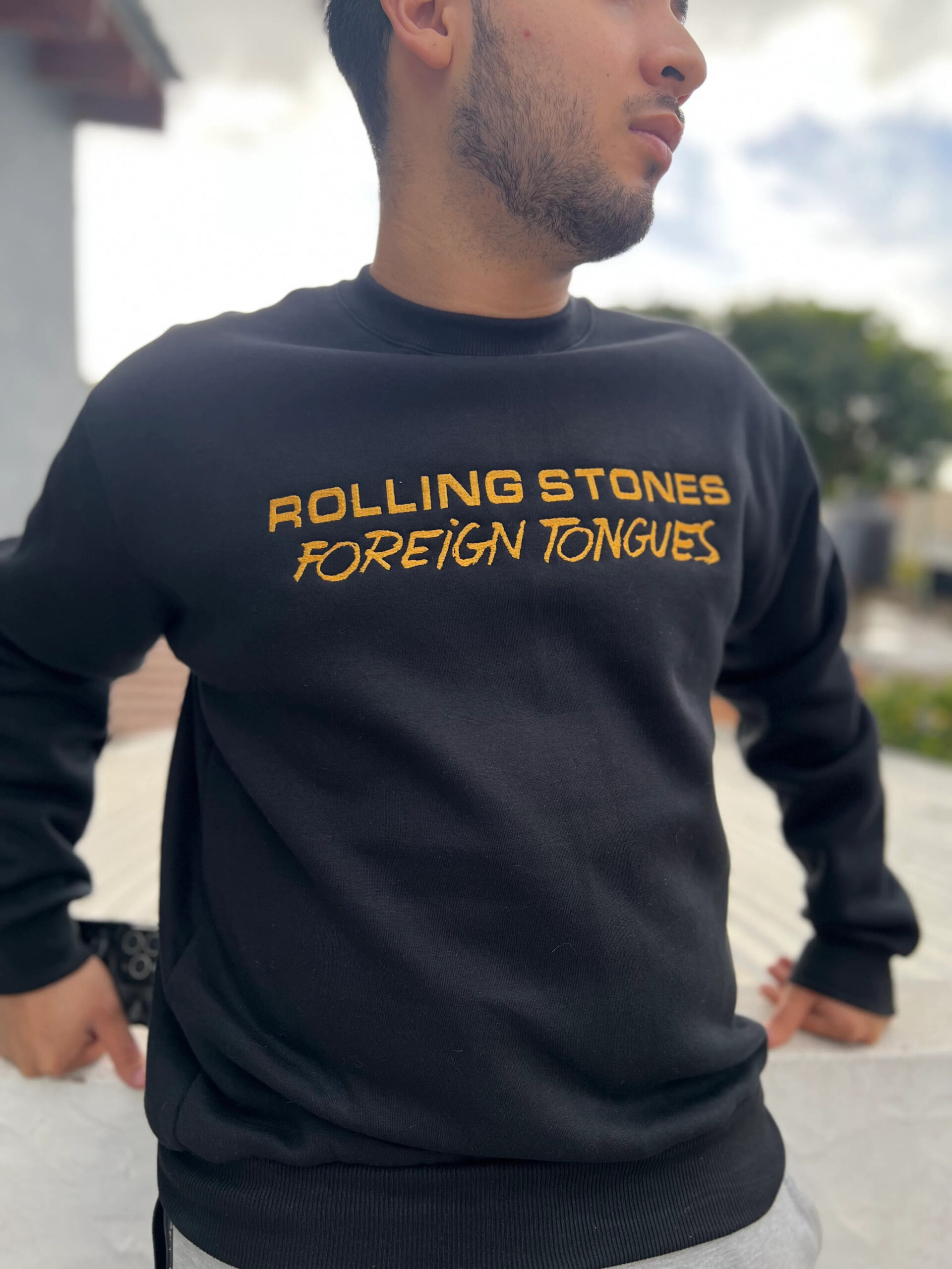 BUZO BORDADO FOREIGN TONGUES The Rolling Stones FOREIGN TONGUES EMBROIDERED SWEATSHIRT https://factoryrock.store