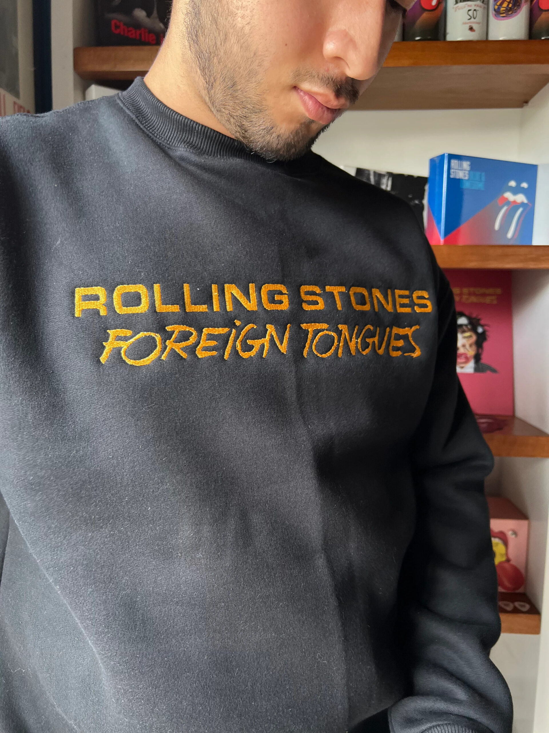 BUZO BORDADO. FOREIGN TONGUES CHEST The Rolling Stones FOREIGN TONGUES EMBROIDERED SWEATSHIRT https://factoryrock.store